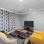 Montrose Modern Gem With Fast Wi-Fi & Free Park