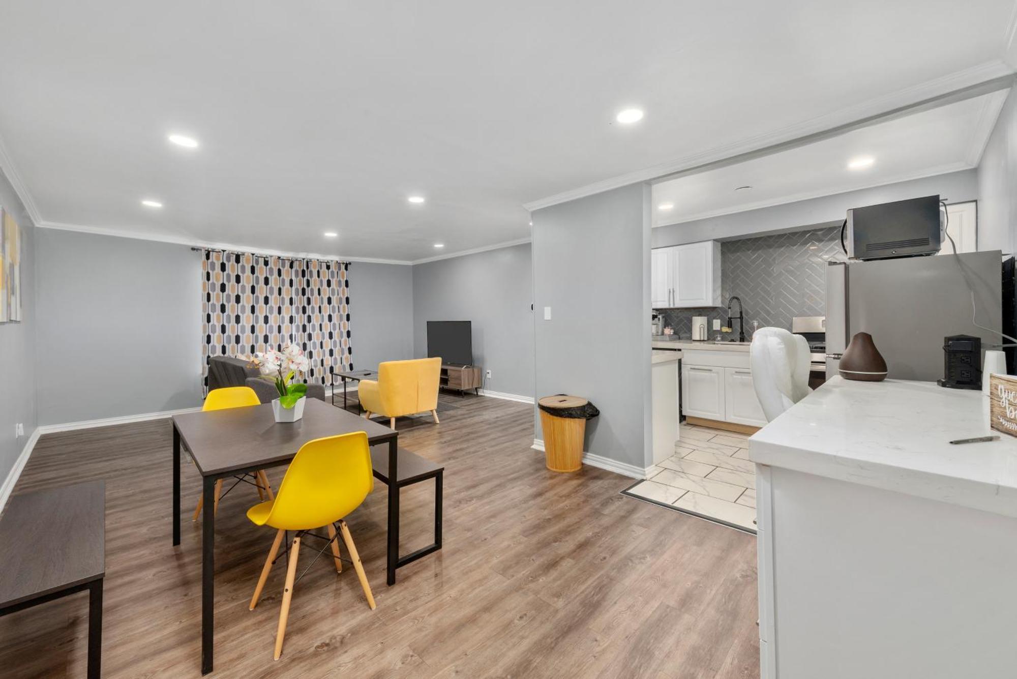 Apartment Montrose Modern Gem With Fast Wi-fi & Free Park