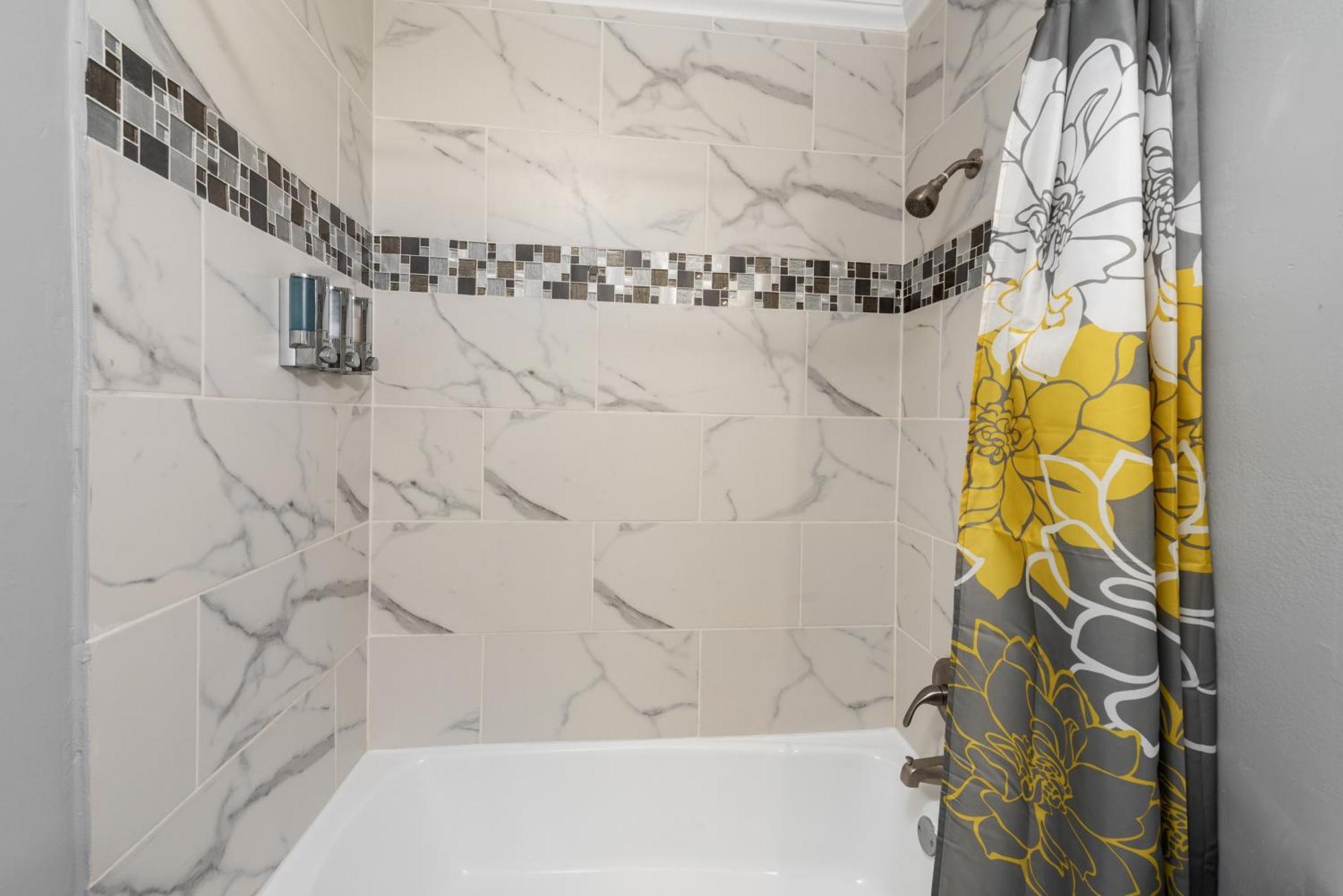Apartment Montrose Modern Gem With Fast Wi-fi & Free Park