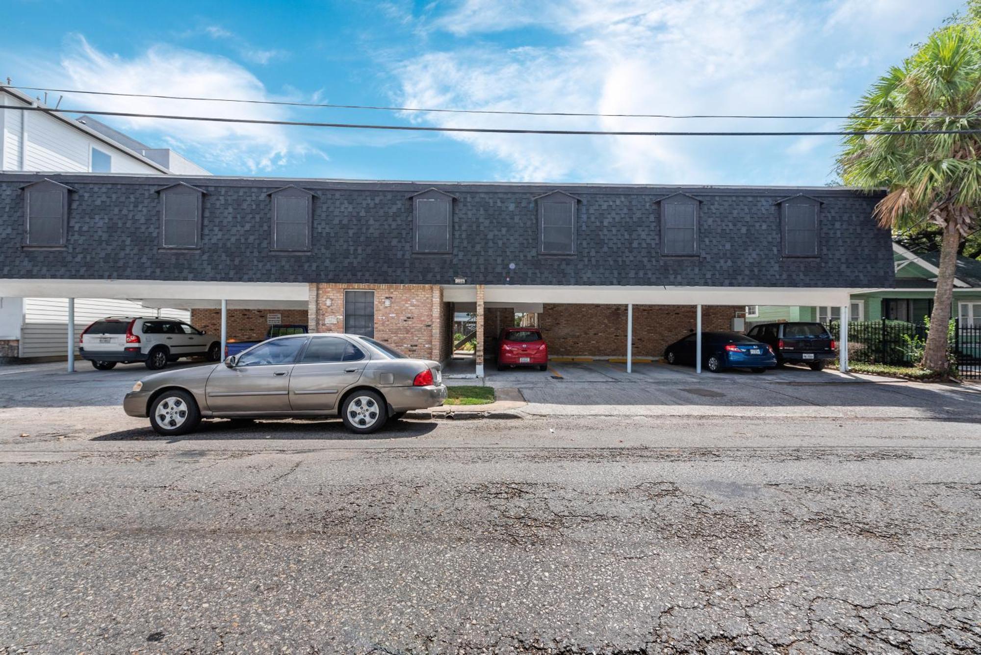 Montrose Modern Gem With Fast Wi-fi & Free Park Apartment *