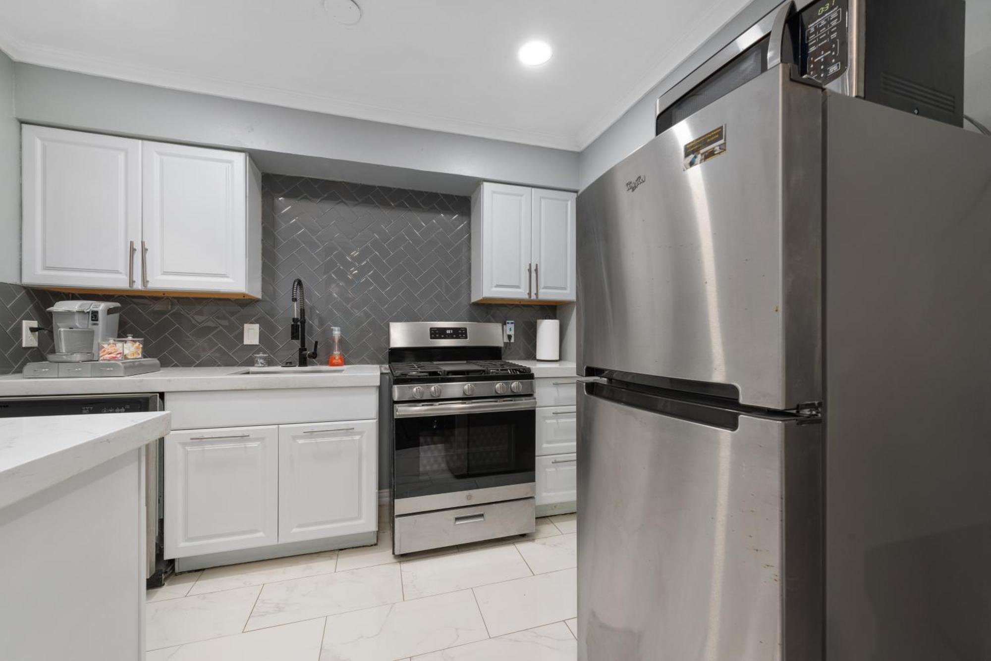 Apartment Montrose Modern Gem With Fast Wi-fi & Free Park *
