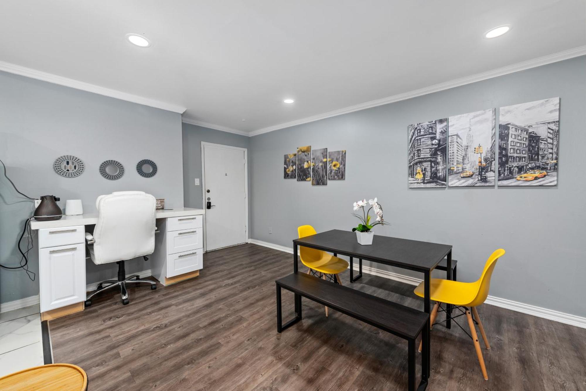 Montrose Modern Gem With Fast Wi-fi & Free Park Apartment