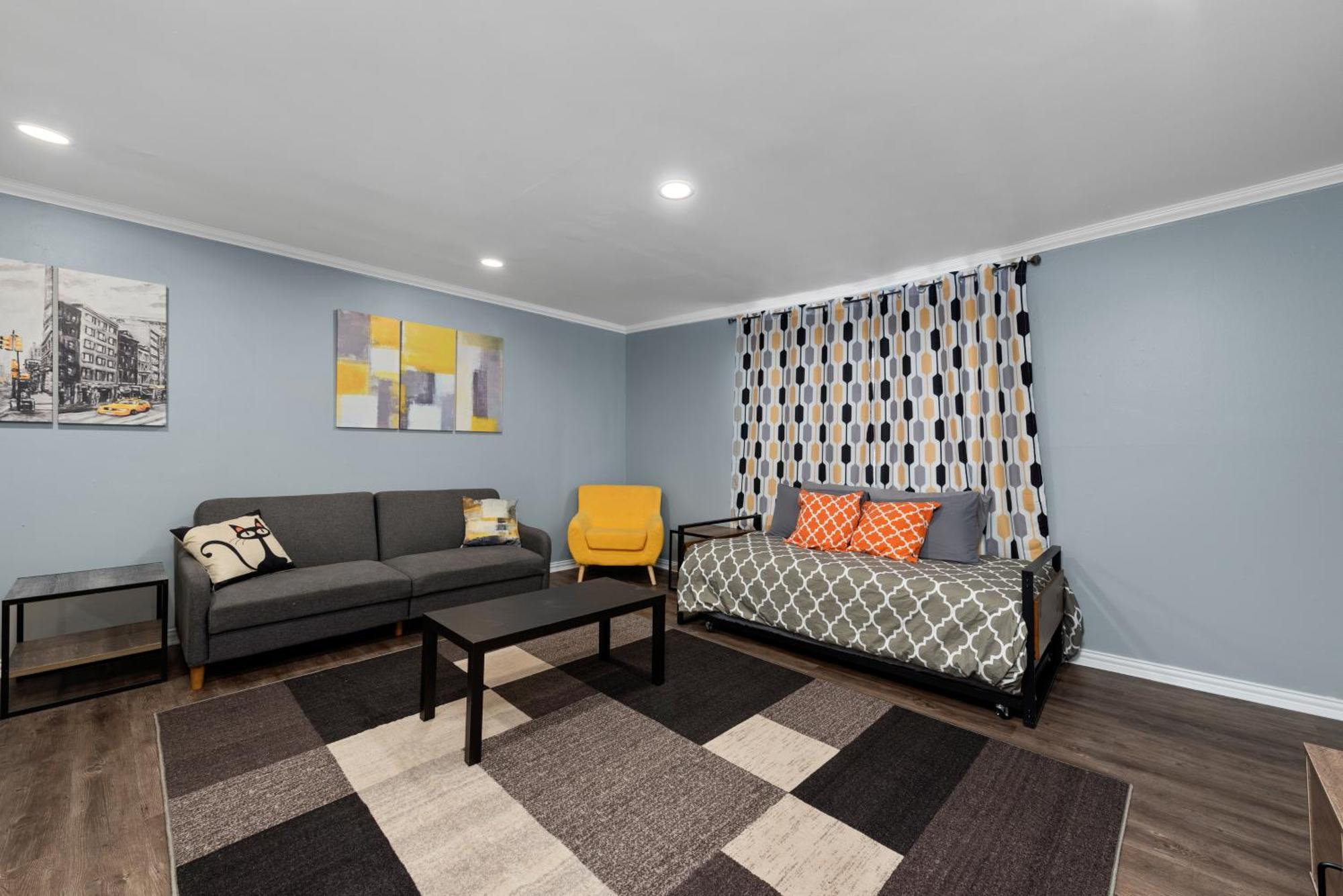 Montrose Modern Gem With Fast Wi-fi & Free Park Apartment *